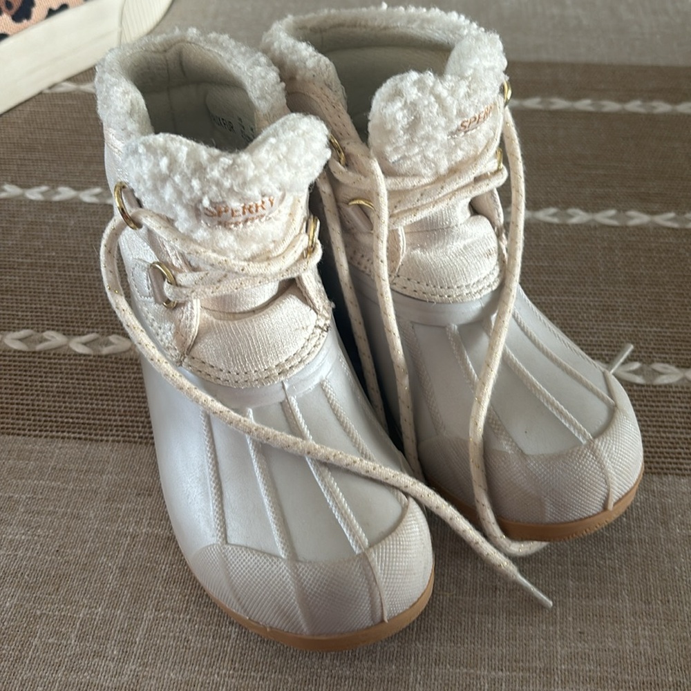 Girls Sperry Snow Boots